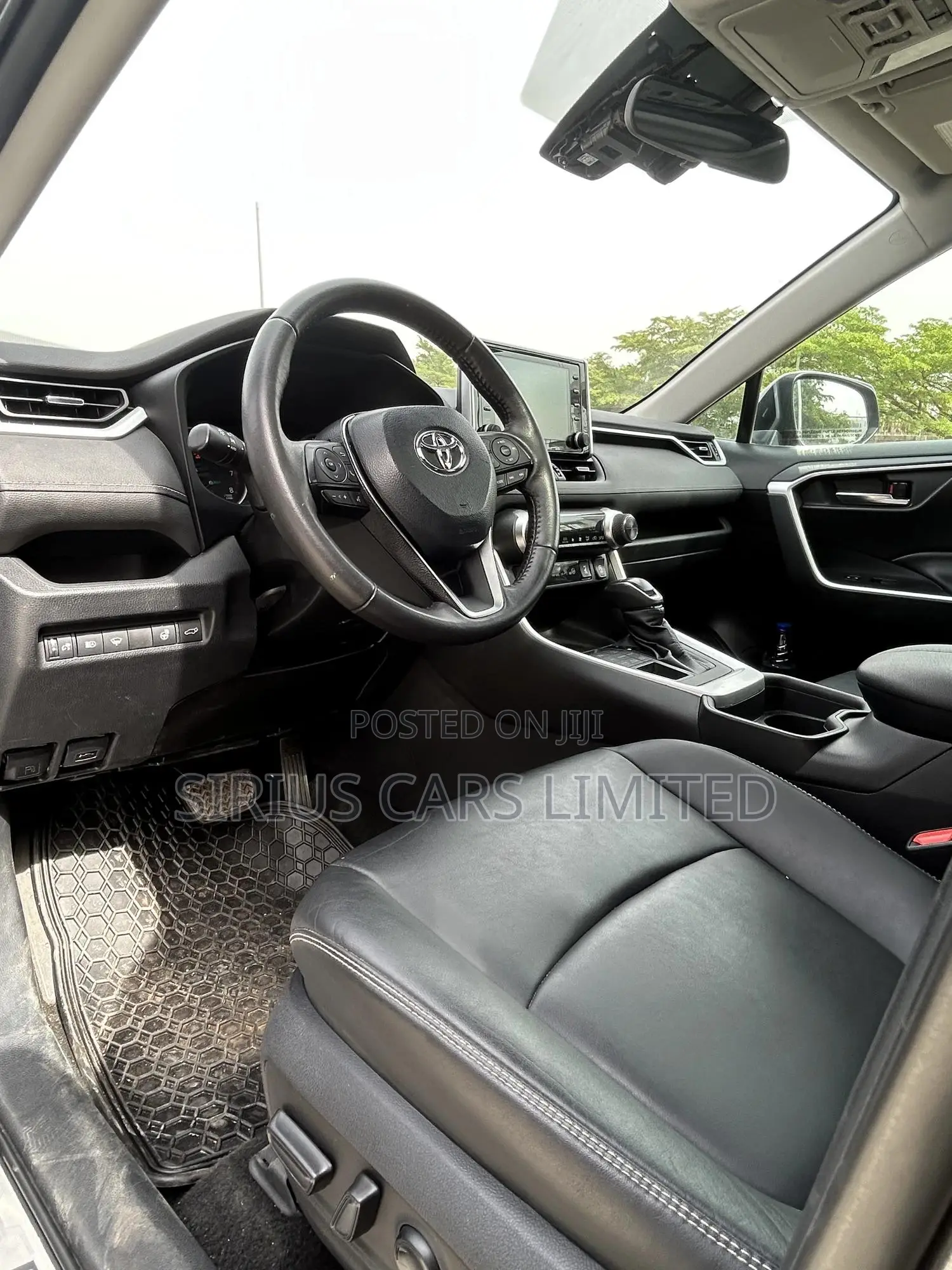 Toyota RAV4 XLE 2021 Gray