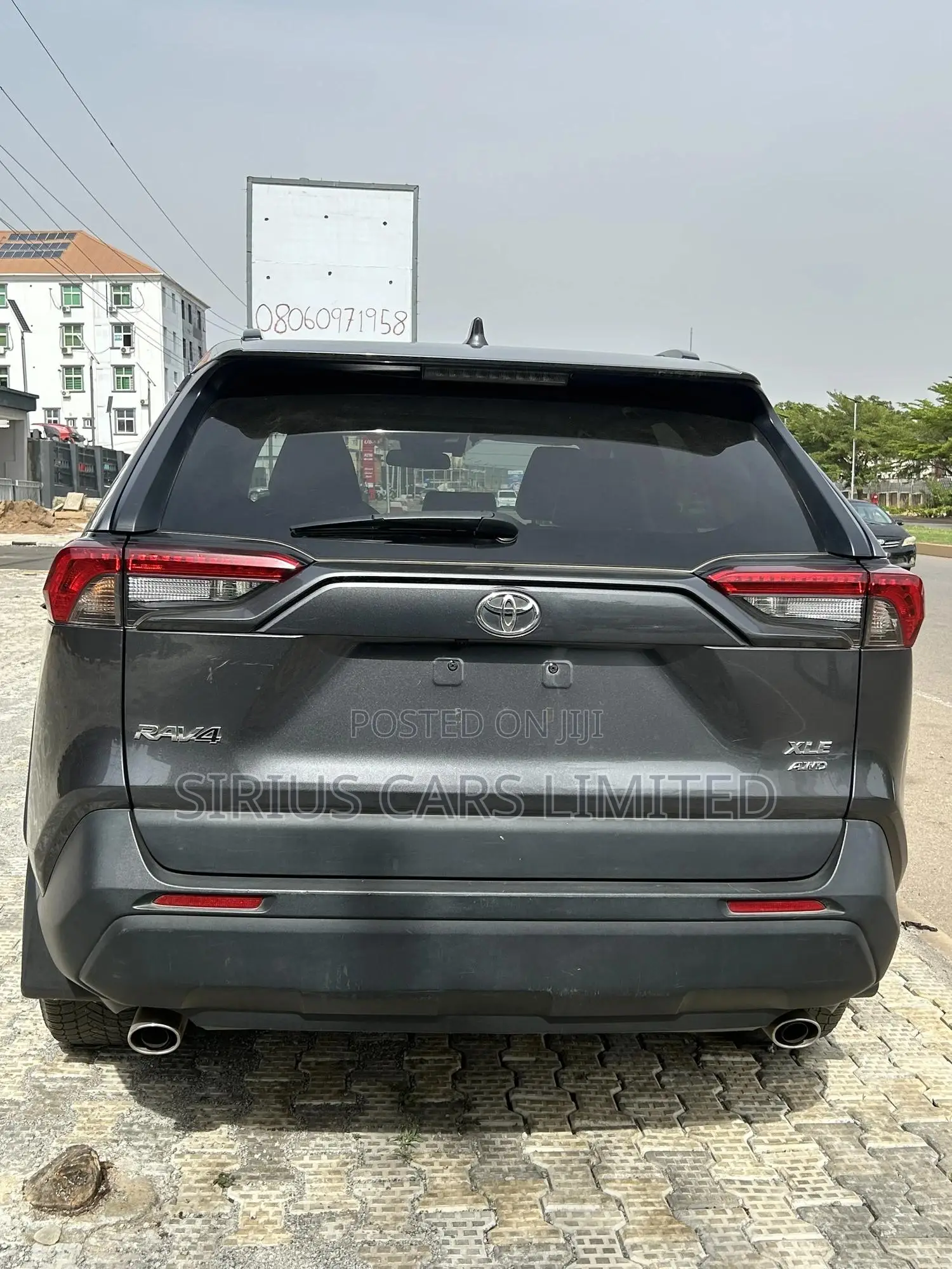 Toyota RAV4 XLE 2021 Gray