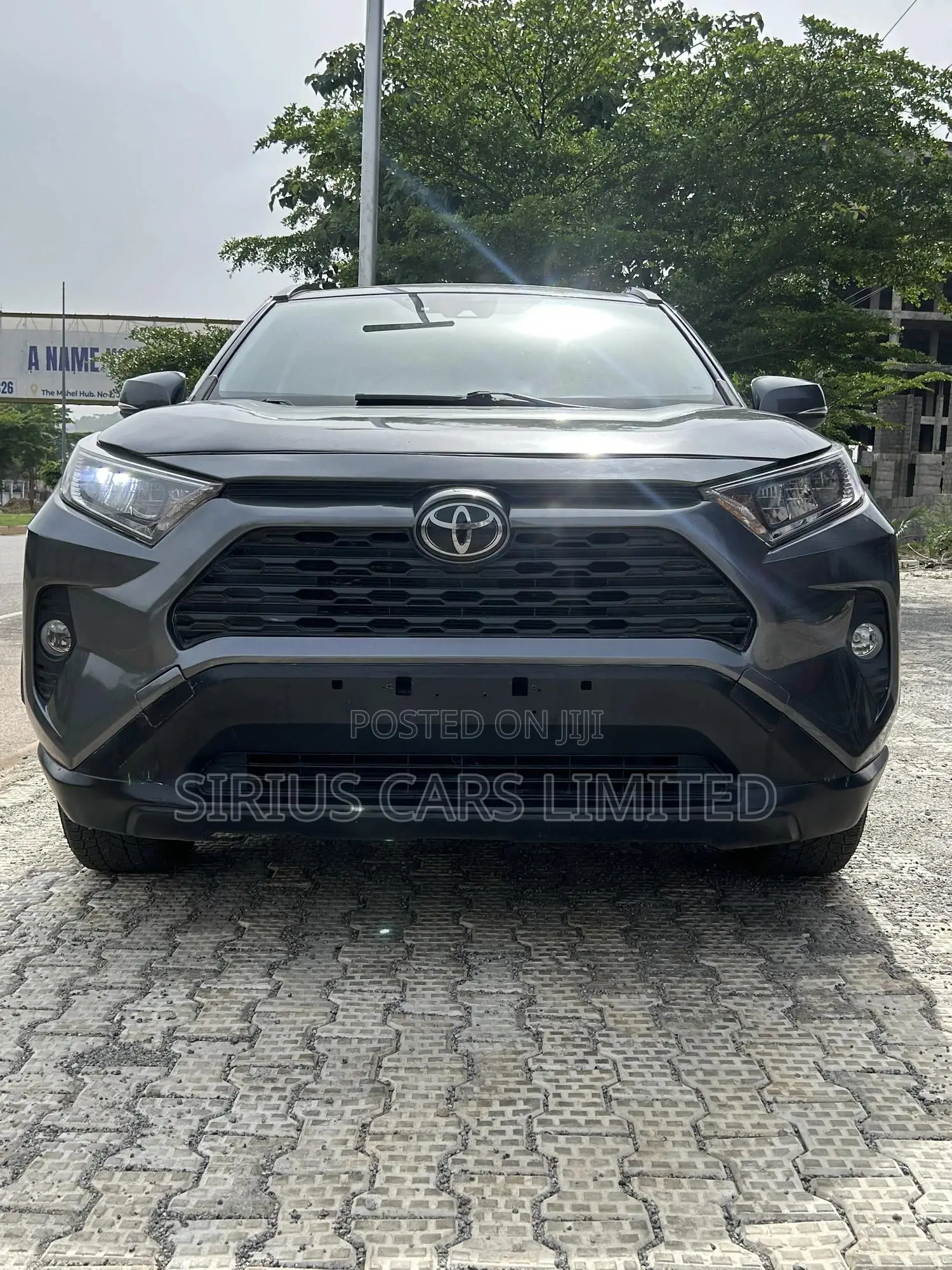Toyota RAV4 XLE 2021 Gray