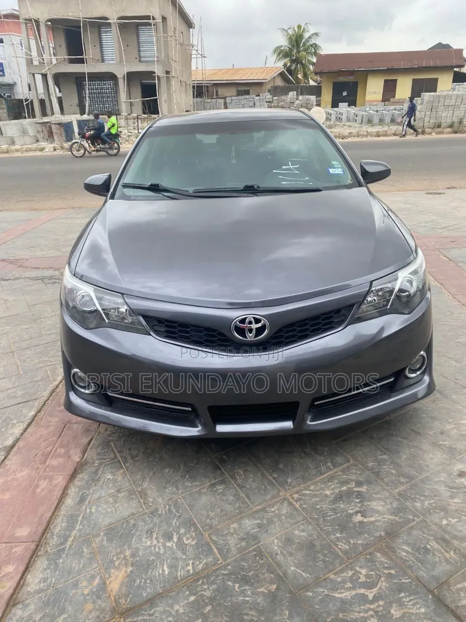 Toyota Camry SE 4dr Sedan (2.5L 4cyl 6A) 2013 Gray