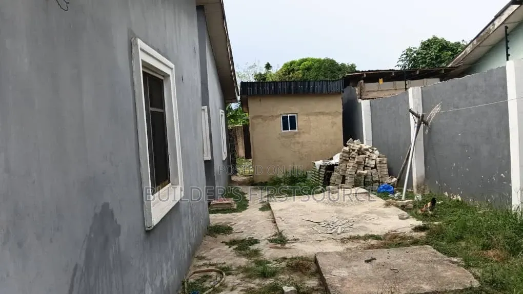 1bdrm Block of Flats in Epe for sale
