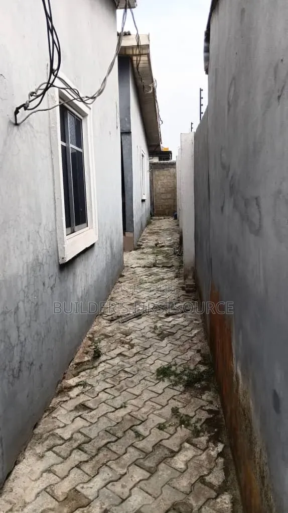 1bdrm Block of Flats in Epe for sale