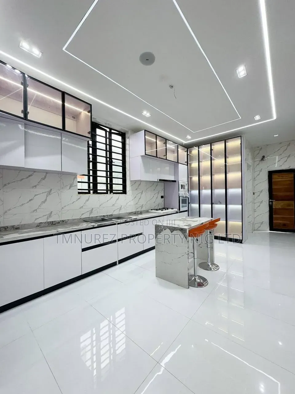 5bdrm Duplex in Ikota Estate for sale