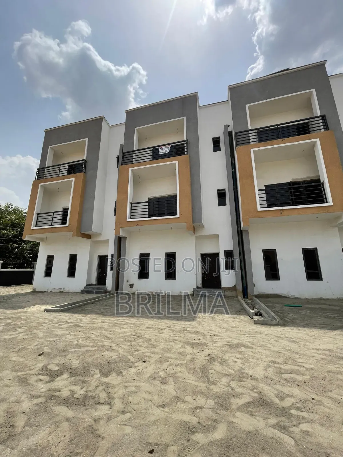 4bdrm Duplex in Life Camp for sale