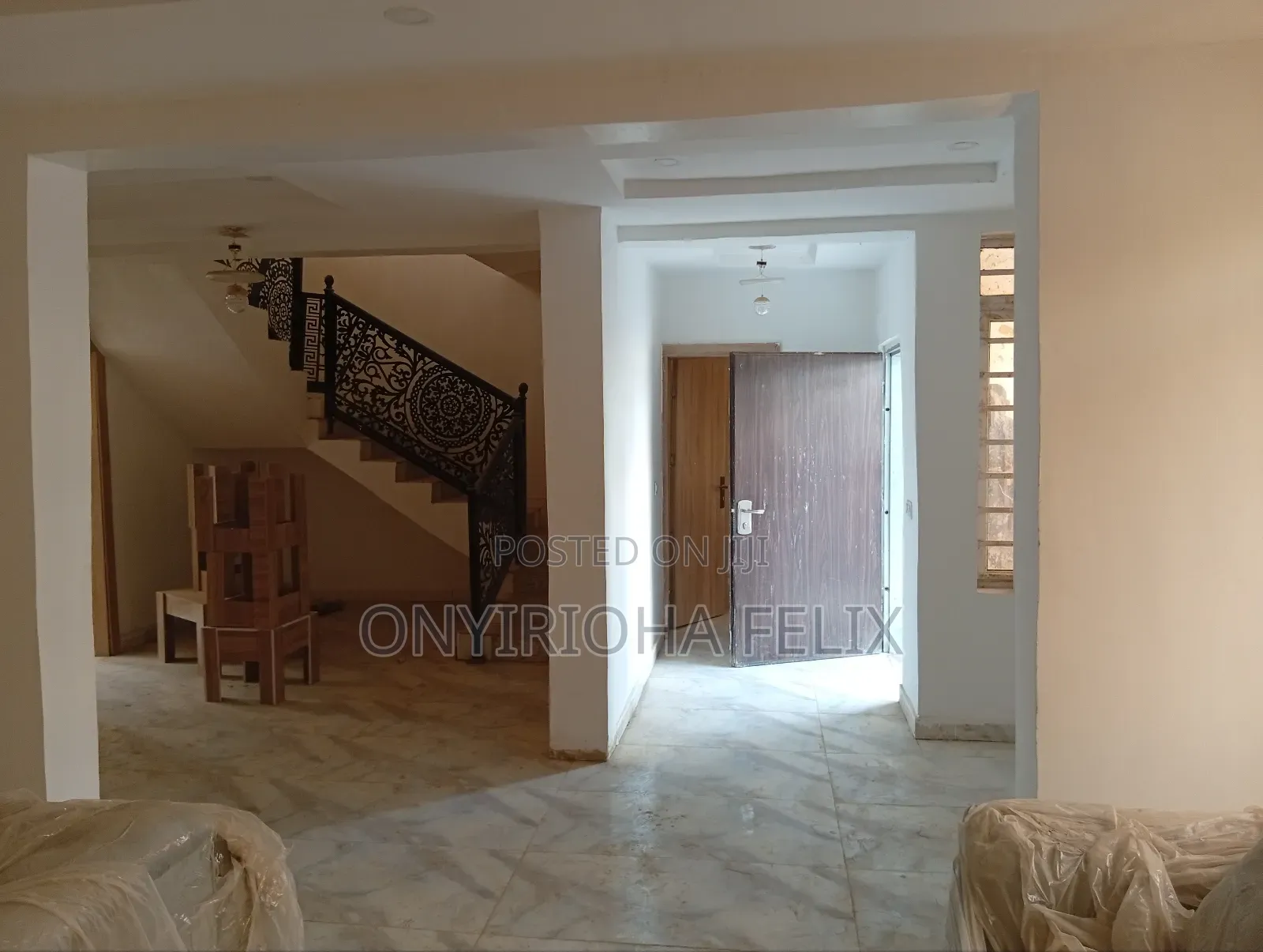5bdrm Townhouse / Terrace in Gwarinpa Off 3Rd, Life Camp for rent
