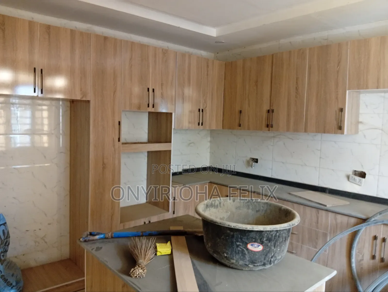 5bdrm Townhouse / Terrace in Gwarinpa Off 3Rd, Life Camp for rent