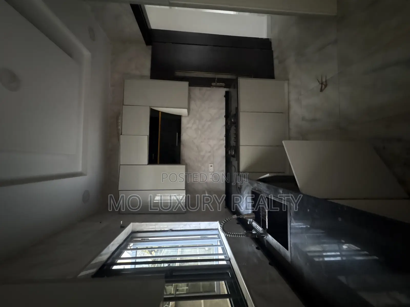 4bdrm Townhouse / Terrace in Jakande for rent