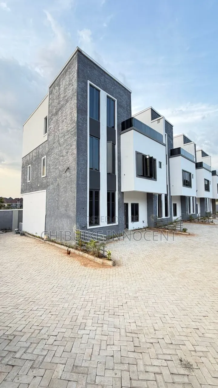 5 Bedroom Terrace Duplex Apartment in Apo Resettlement