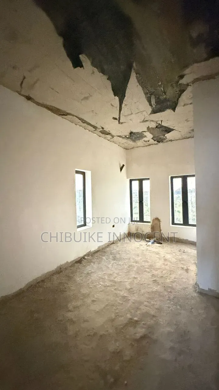 5 Bedroom Terrace Duplex Apartment in Apo Resettlement