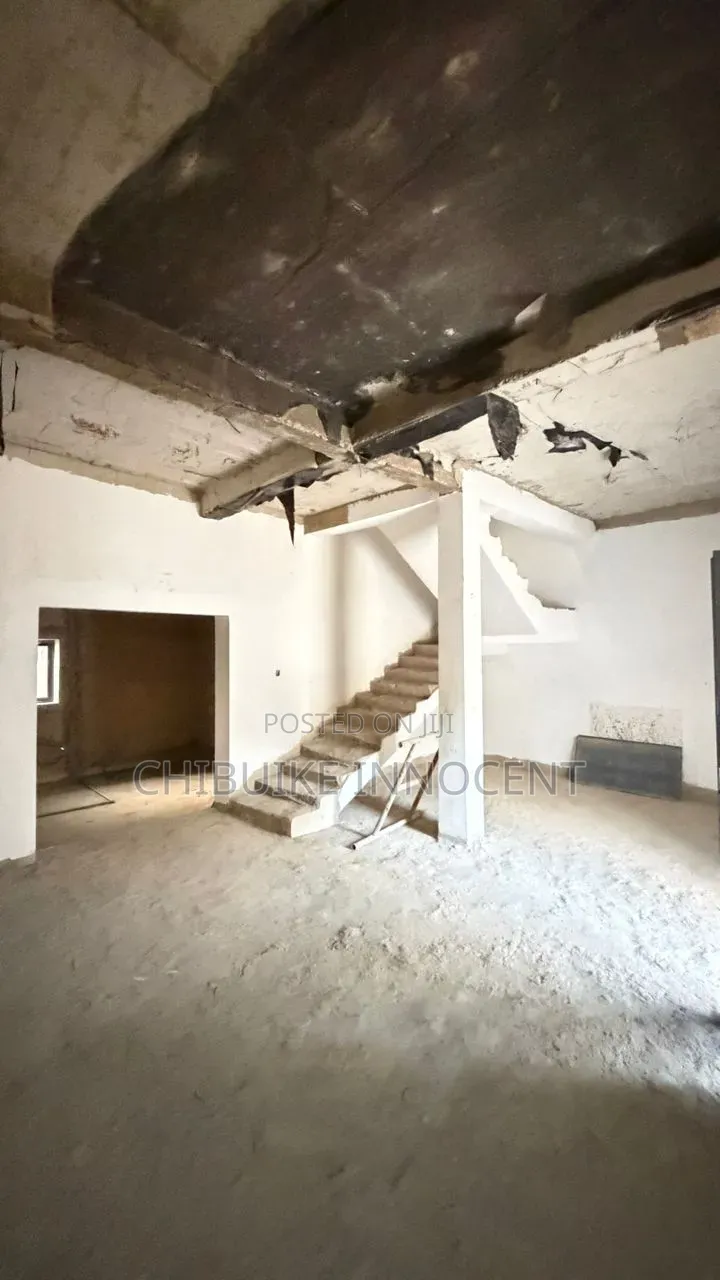 5 Bedroom Terrace Duplex Apartment in Apo Resettlement