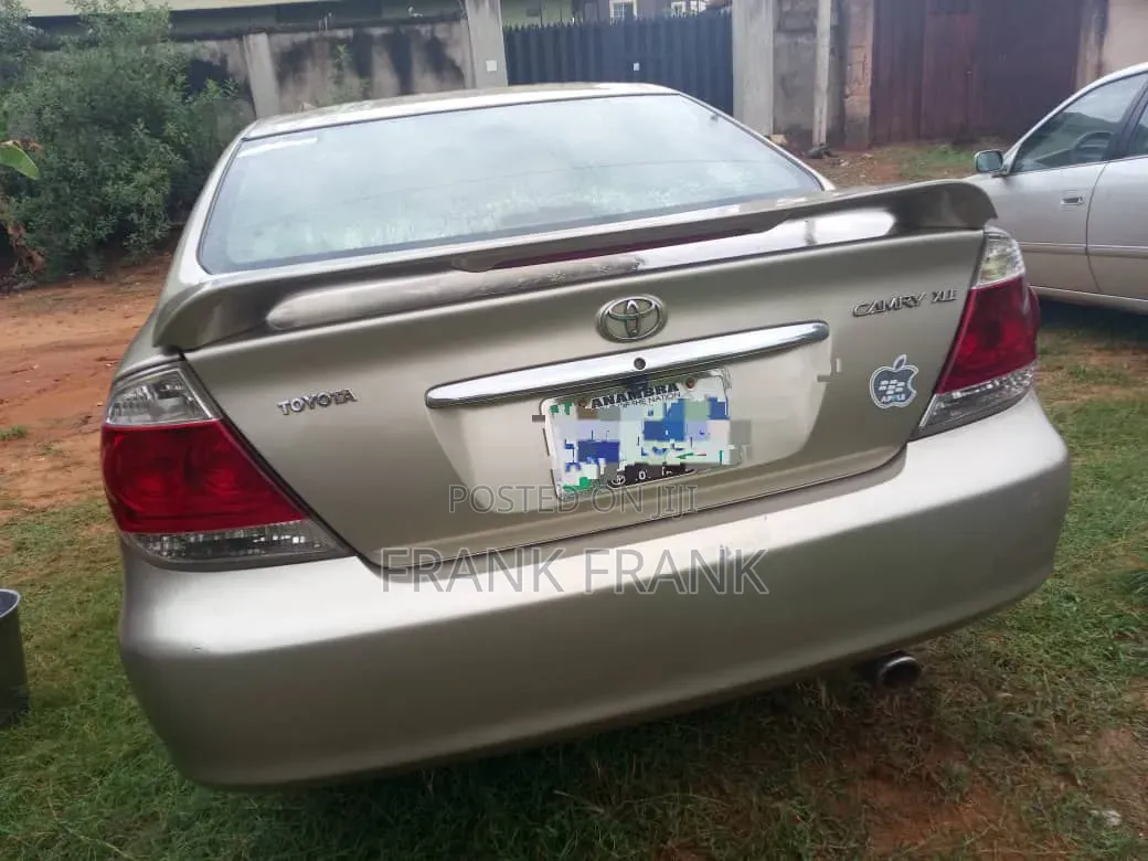 Toyota Camry 2005 Gold