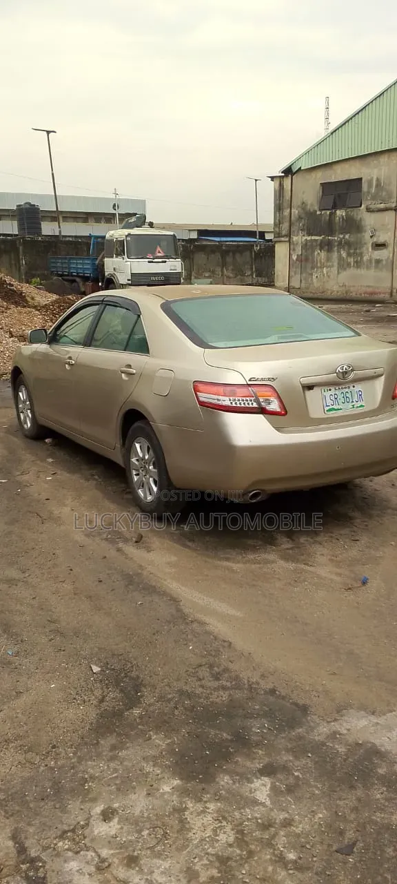 Toyota Camry XLE V6 4dr Sedan (3.5L 6cyl 6AM) 2008 Gold
