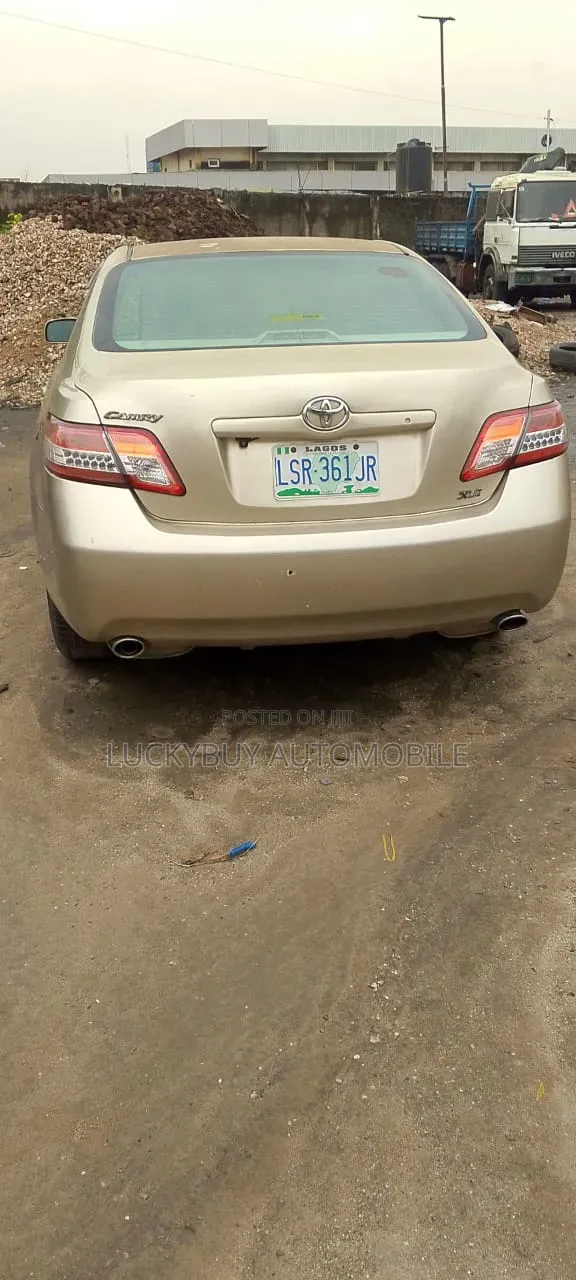 Toyota Camry XLE V6 4dr Sedan (3.5L 6cyl 6AM) 2008 Gold