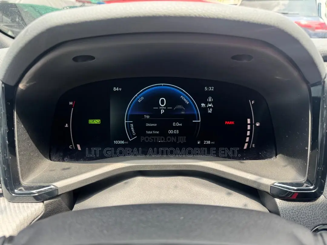 Toyota Camry SE 2025
