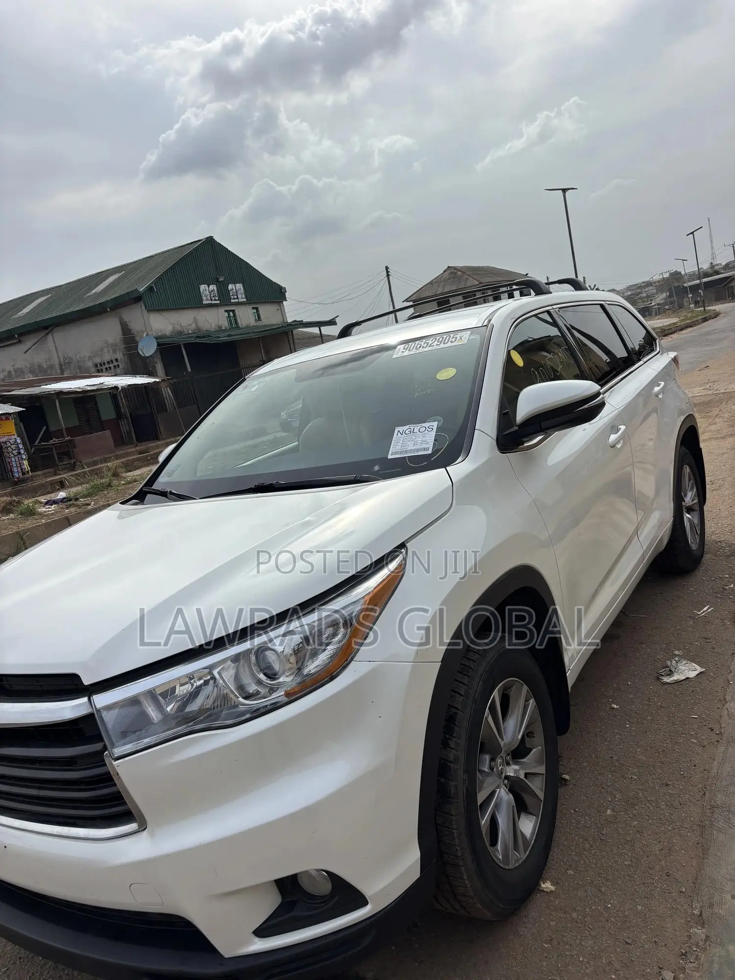 Toyota Highlander LE 4dr SUV AWD (3.5L 6cyl 6A) 2015 White