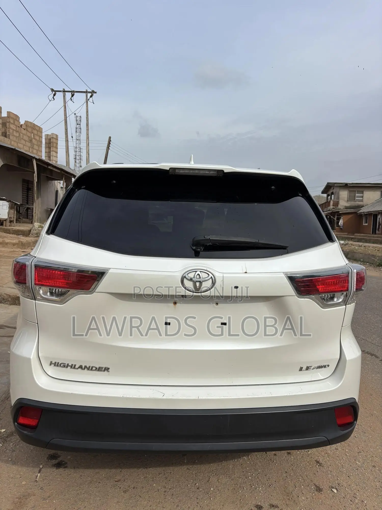 Toyota Highlander LE 4dr SUV AWD (3.5L 6cyl 6A) 2015 White