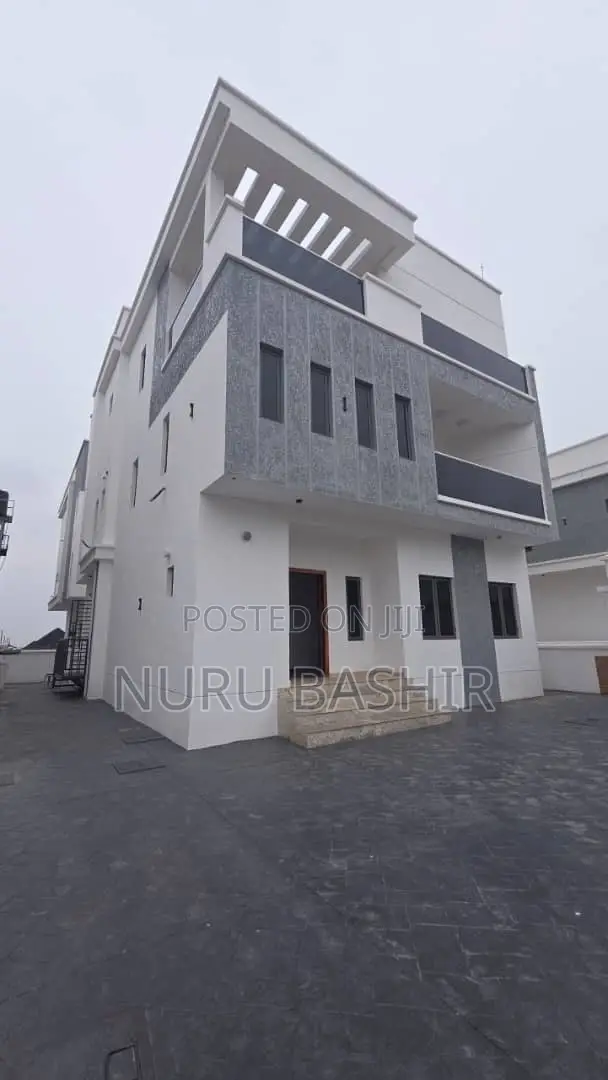 4bdrm Duplex in Kolapo Ishola Gra, Akobo for sale