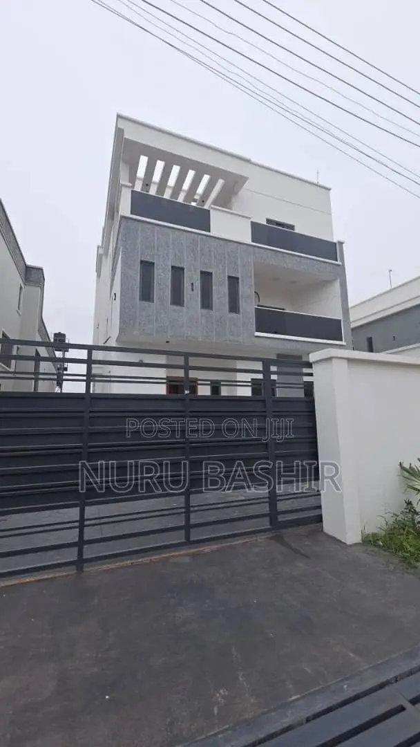 4bdrm Duplex in Kolapo Ishola Gra, Akobo for sale