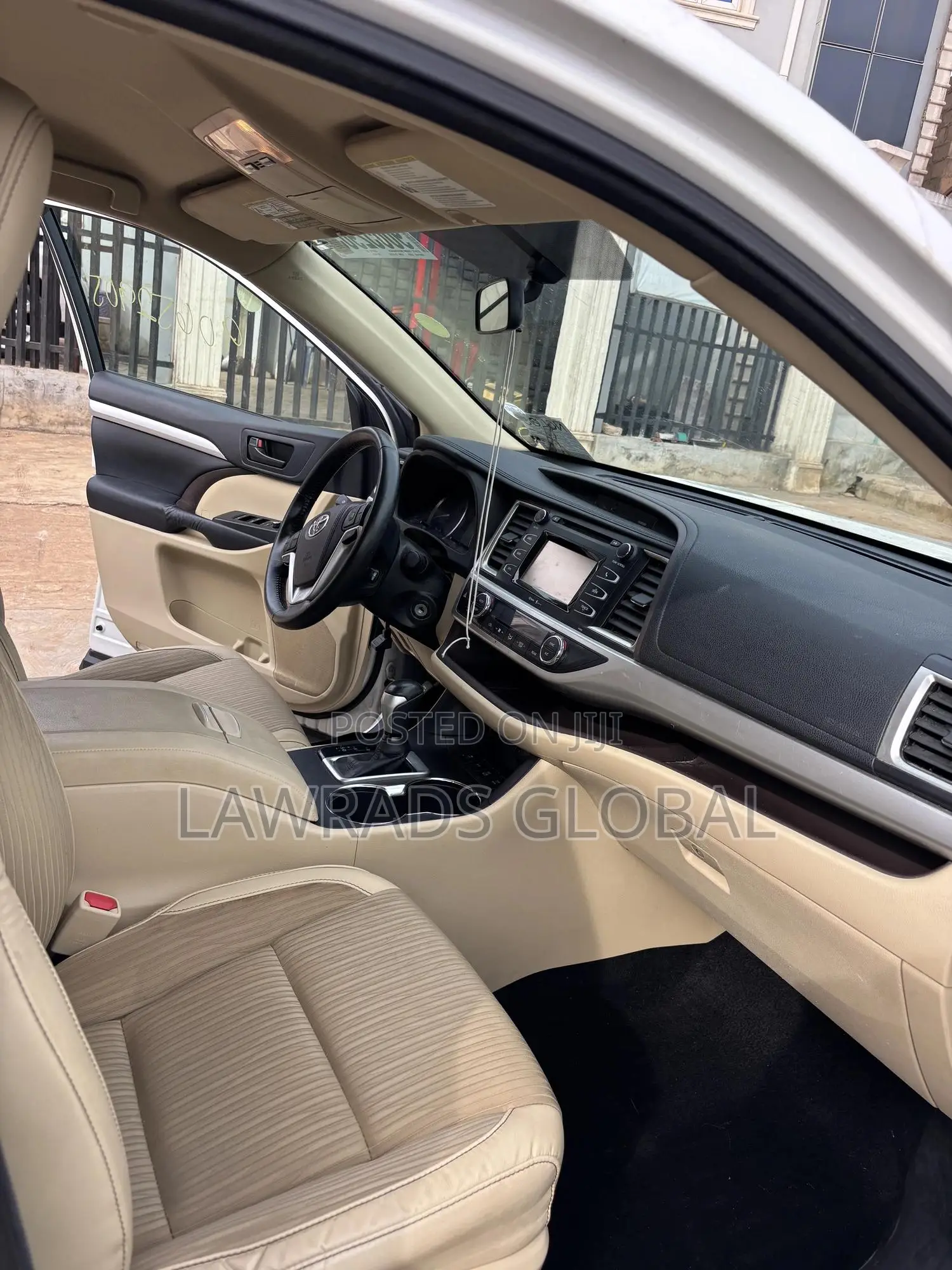 Toyota Highlander LE 4dr SUV AWD (3.5L 6cyl 6A) 2015 White
