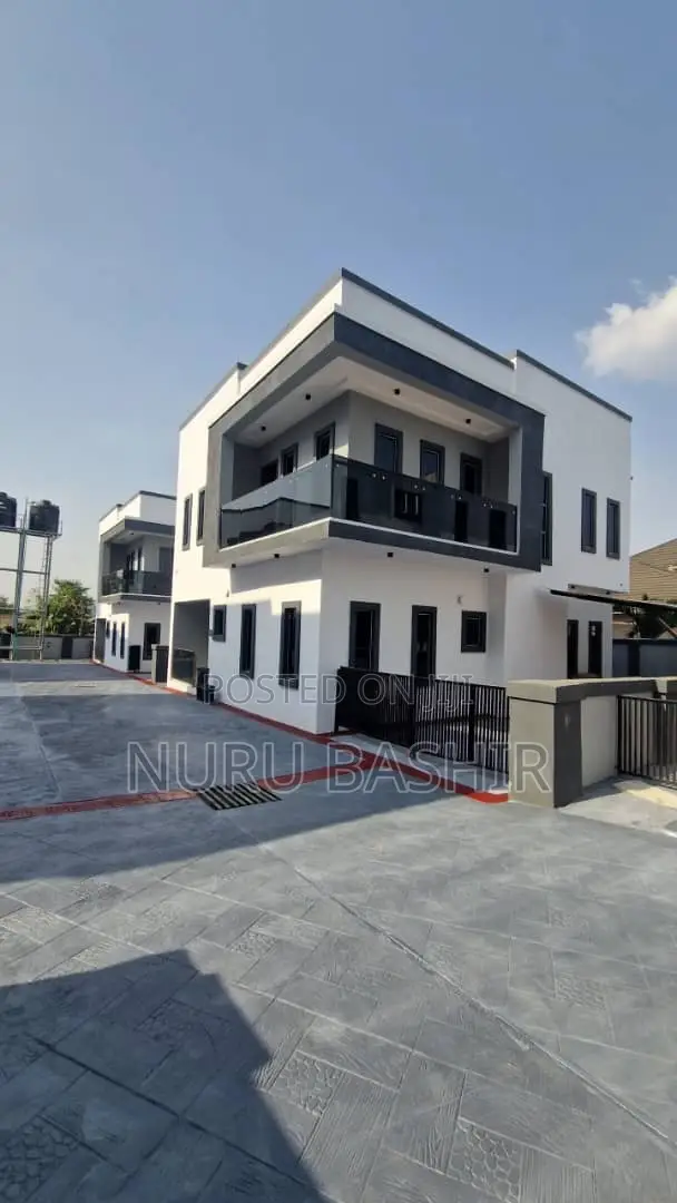 4bdrm Duplex in Jericho for sale