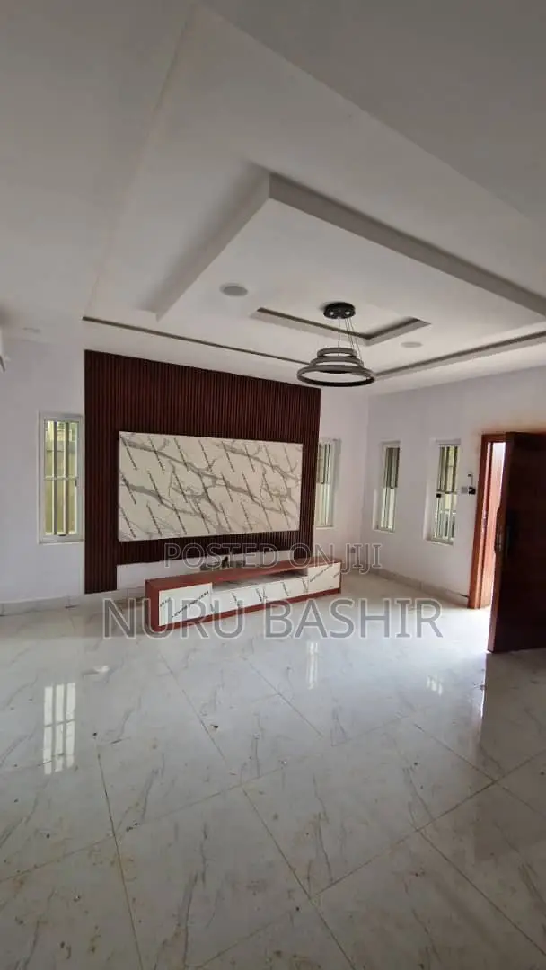 4bdrm Duplex in Jericho for sale