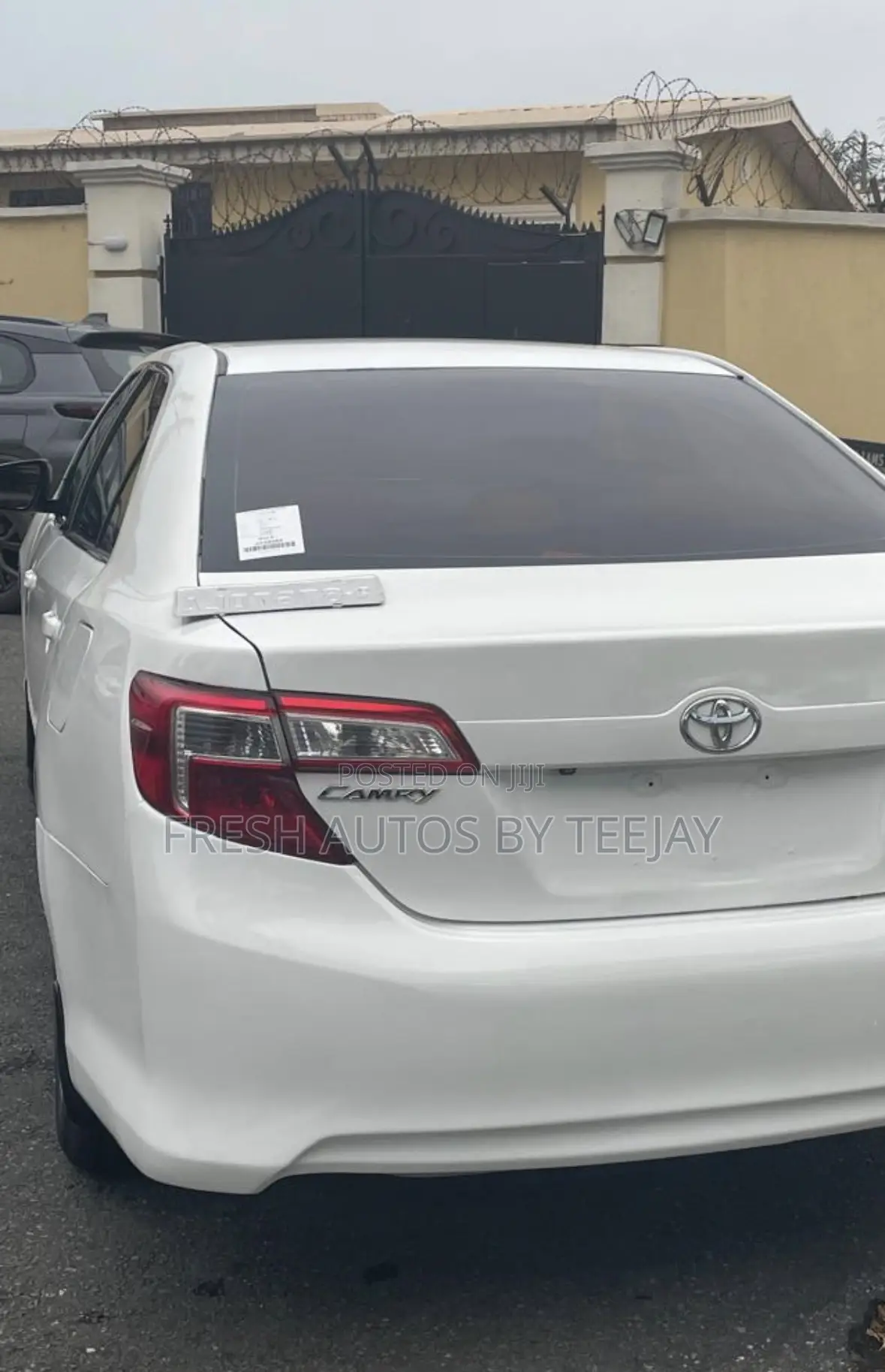 Toyota Camry LE 4dr Sedan w/Prod. End 11/13 (2.5L 4cyl 6A) 2014 White