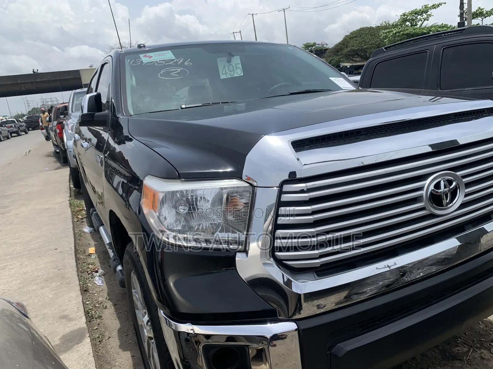 Toyota Tundra Limited 5.7L V8 4x4 Double Cab 6.6 ft. box 145.7 in. WB