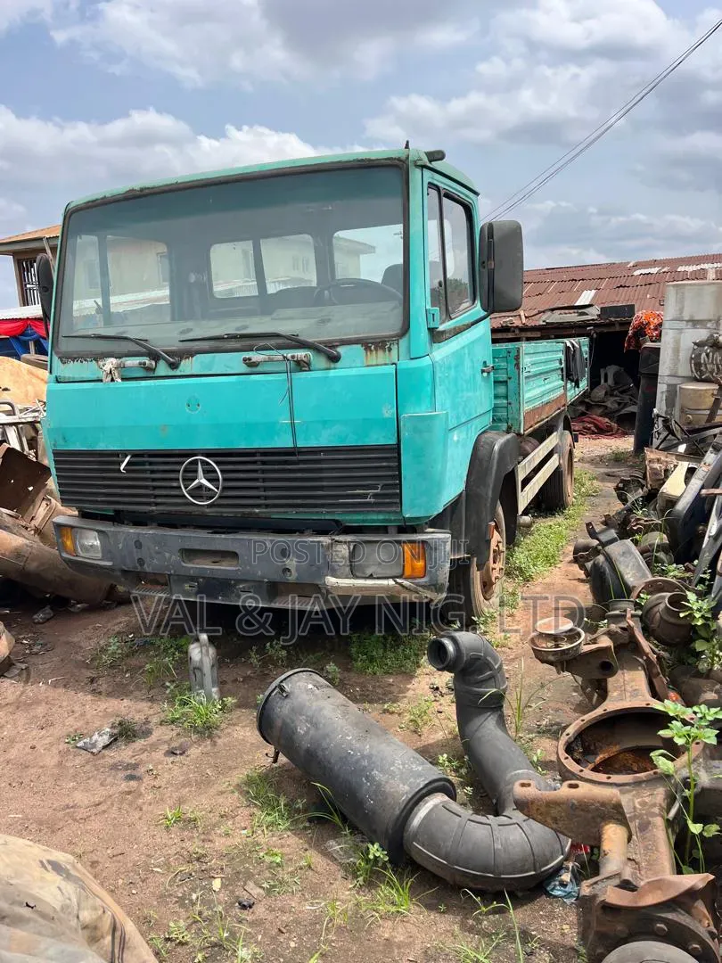 Mercedes Benz 814 Rigid Truck - Manual Injector