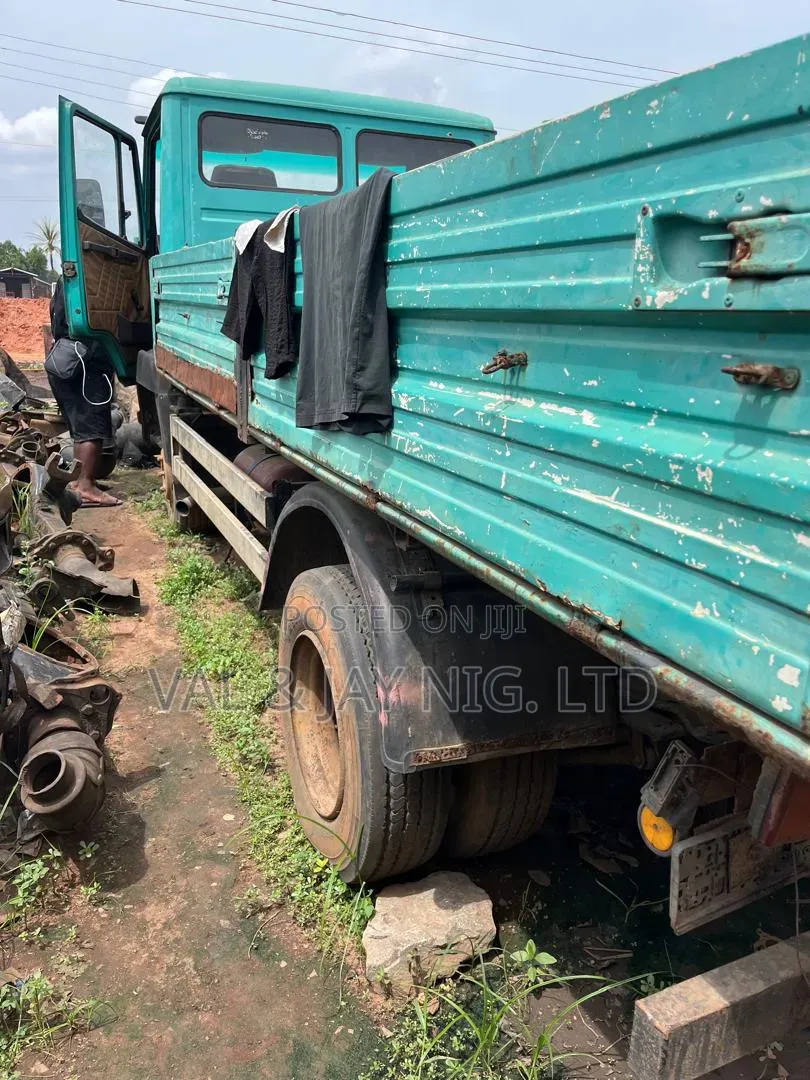 Mercedes Benz 814 Rigid Truck - Manual Injector