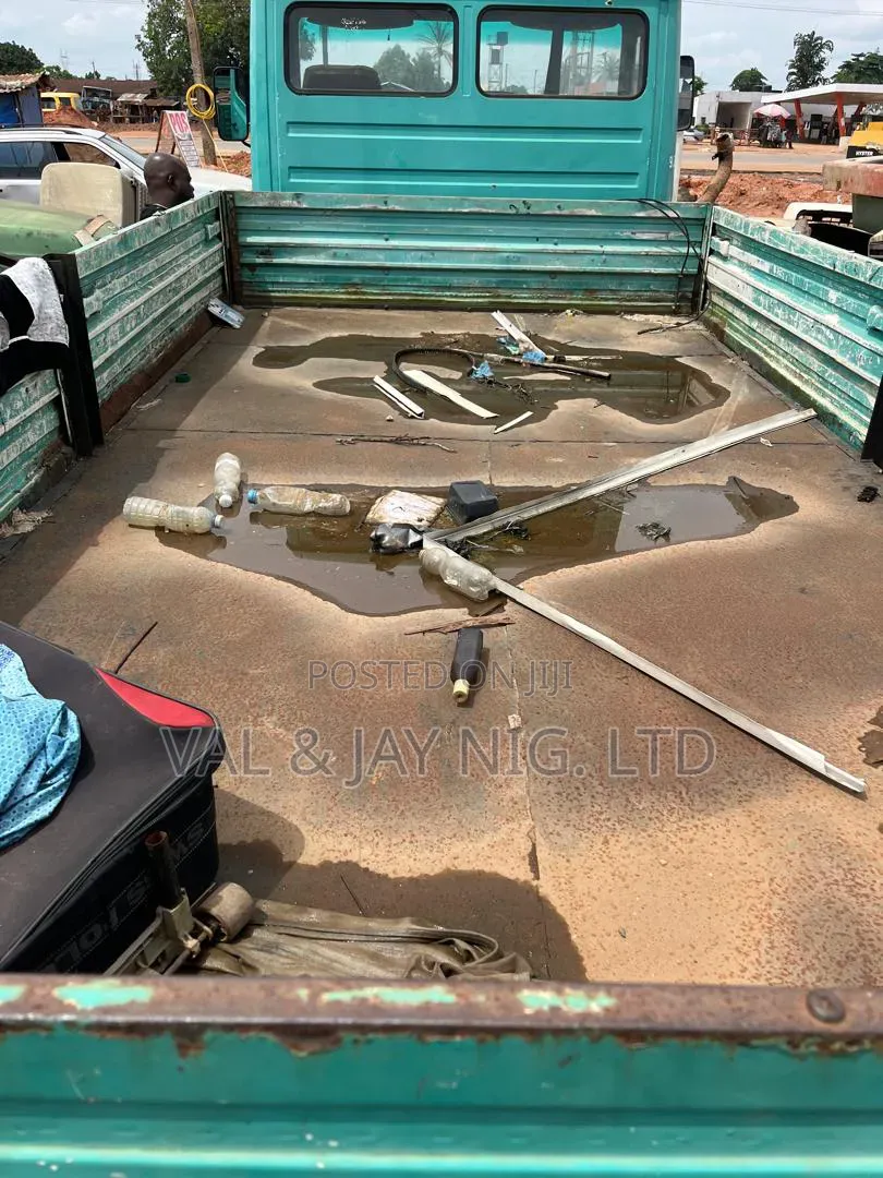 Mercedes Benz 814 Rigid Truck - Manual Injector