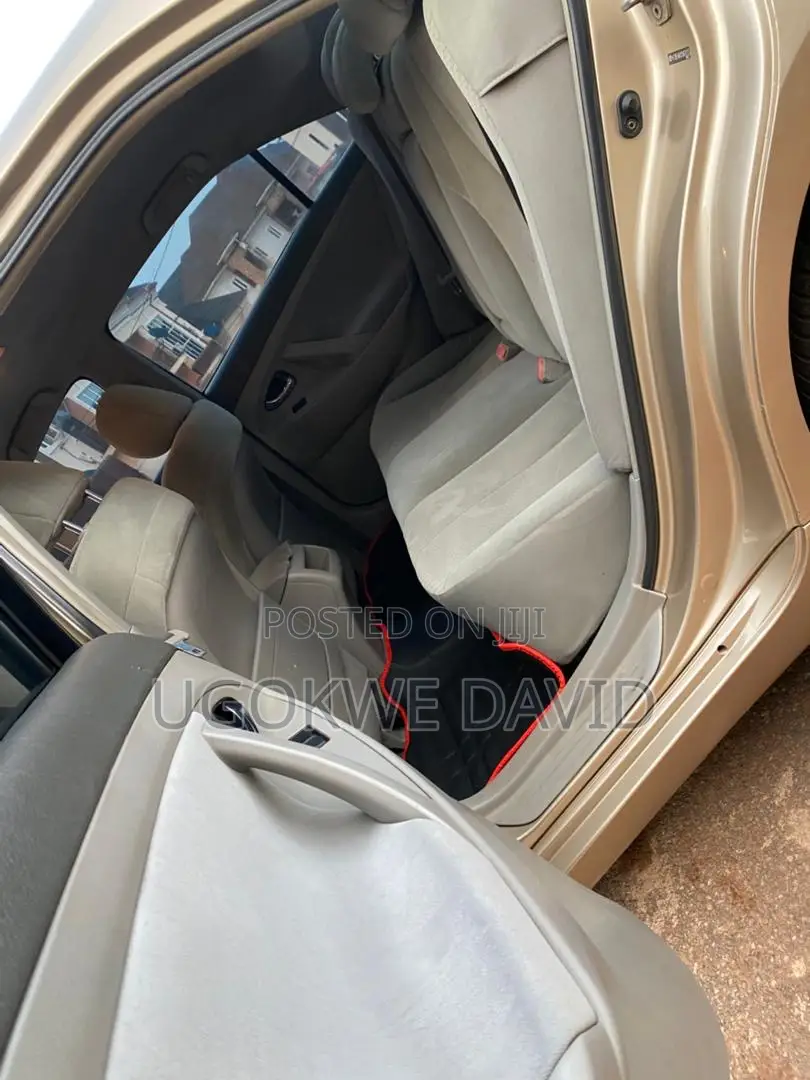 Toyota Camry 2010 Gold