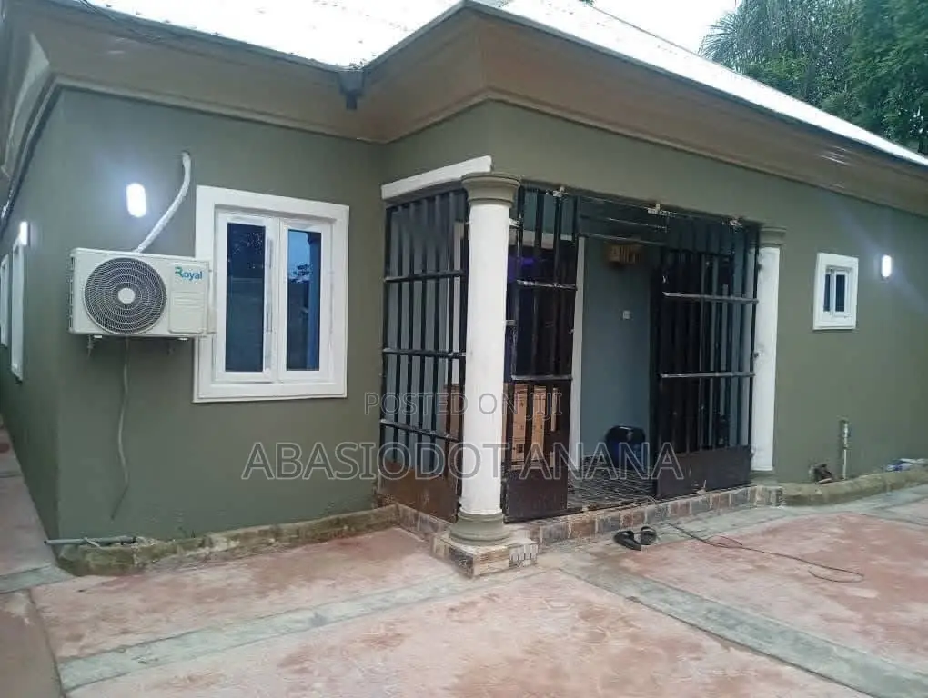 3bdrm Bungalow in Aka Etinan Mbierebe, Uyo for sale