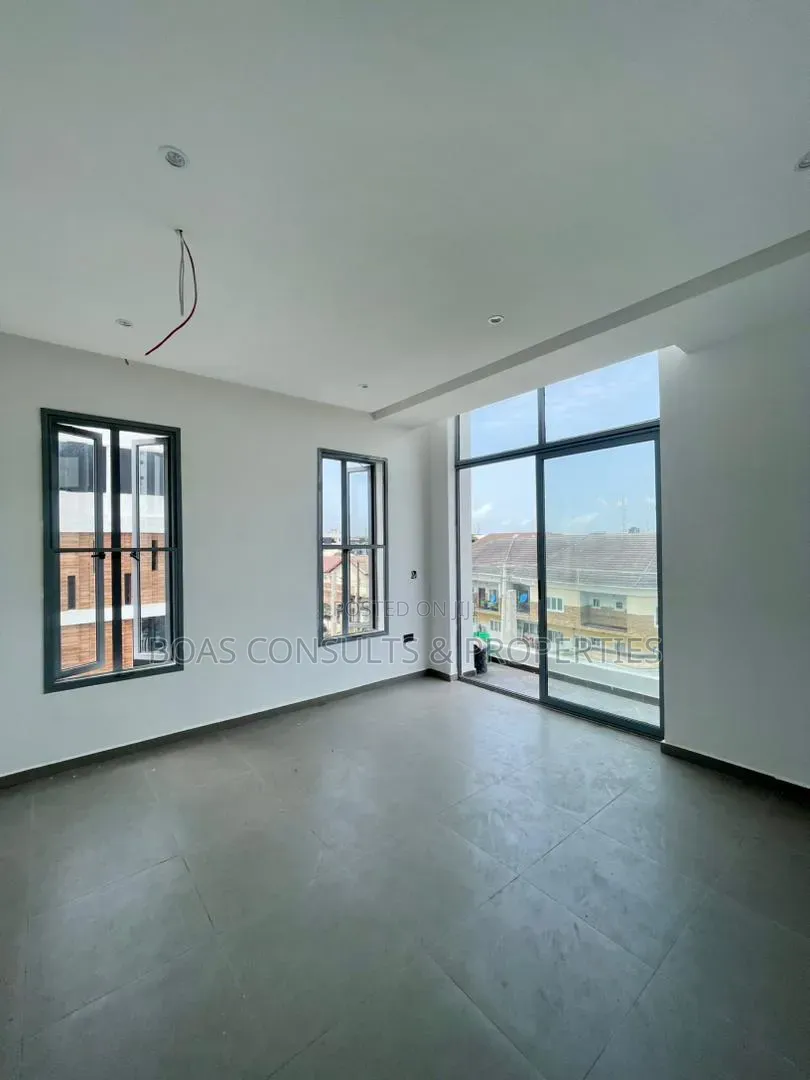 3bdrm Duplex in Lekki Phase 1 for sale