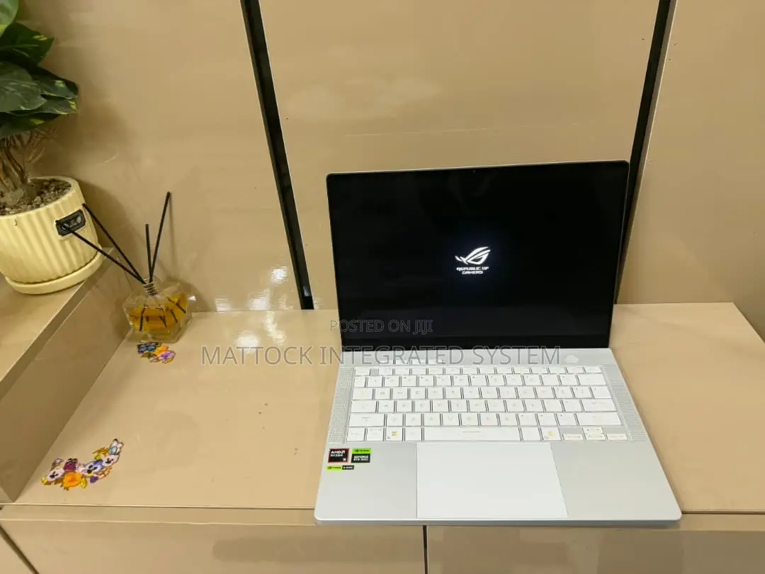 Laptop Asus ROG Zephyrus G14 16GB AMD Ryzen 9 SSD 1T