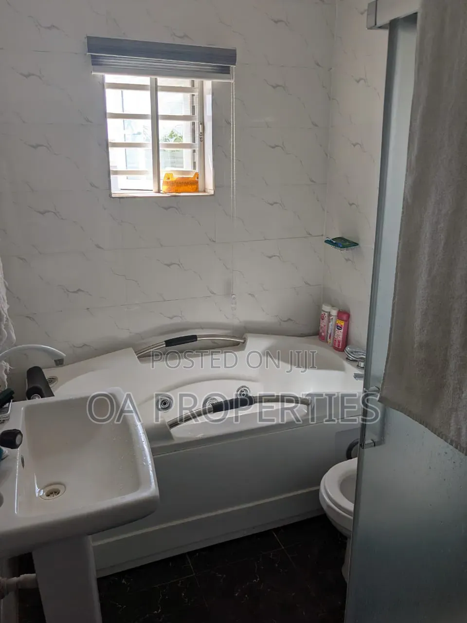 4bdrm Bungalow in Ibadan for sale
