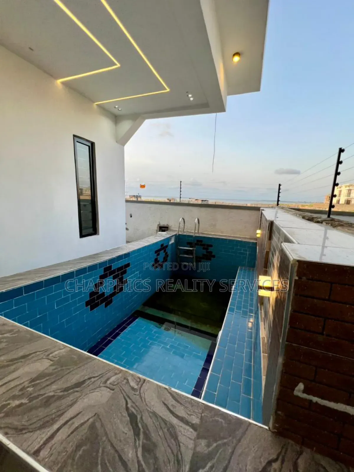 5bdrm Duplex in Off Lekki-Epe Expressway for sale