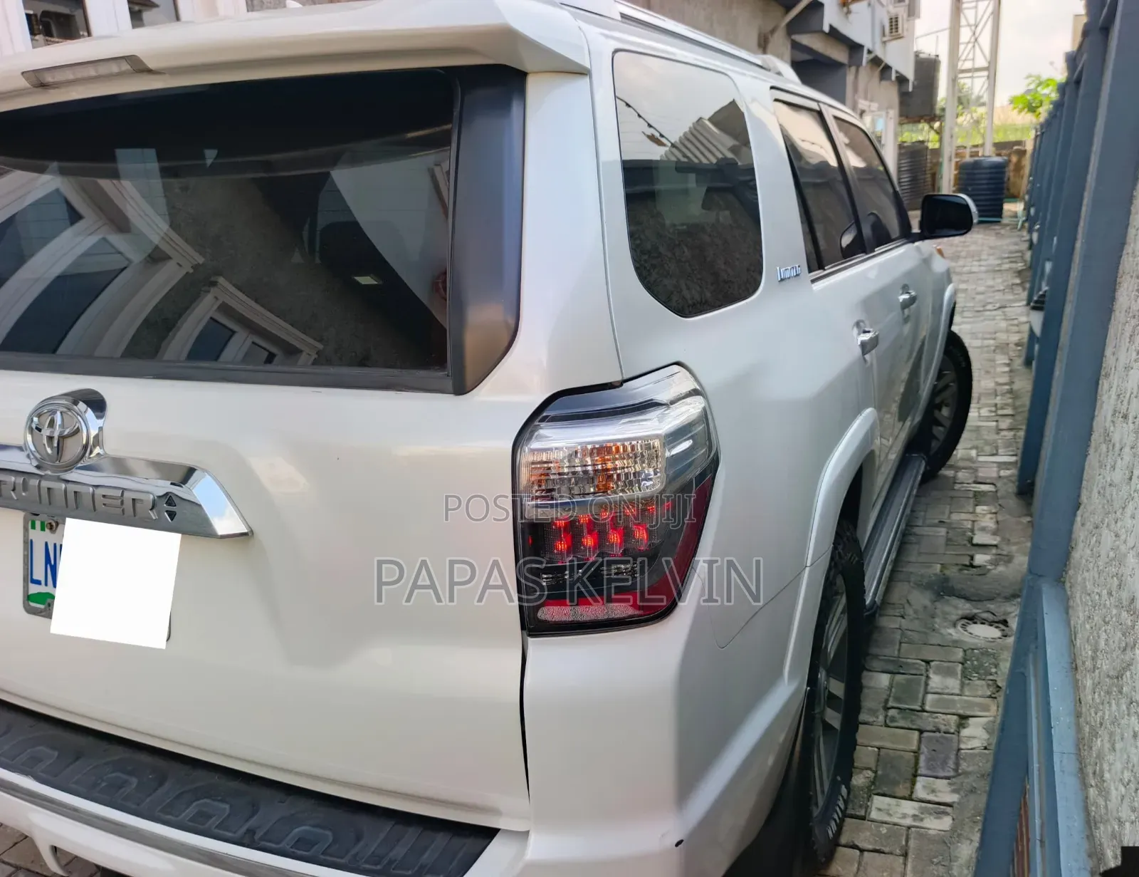 Toyota 4-Runner Limited 4WD 2011 White
