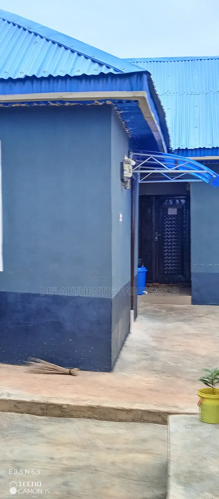 Dampalon, Door Shade,