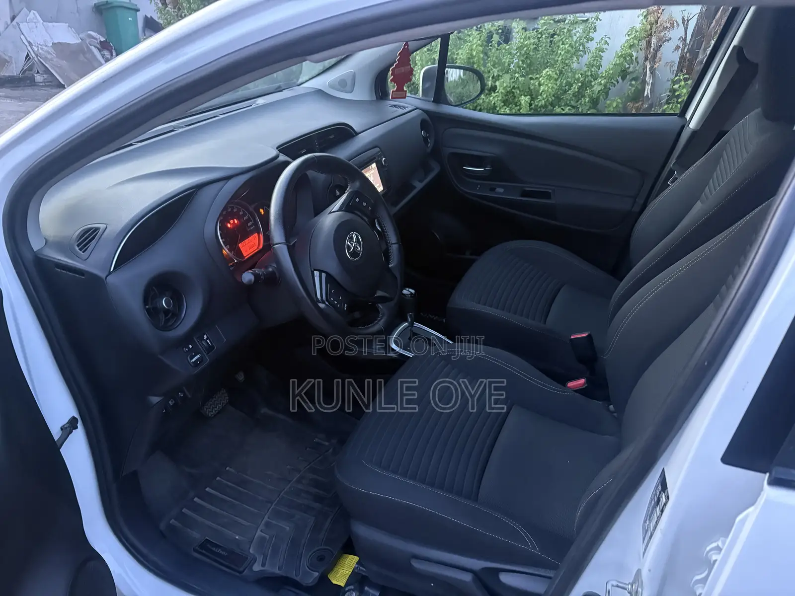 Toyota Yaris L Hatchback 5dr 2017 White