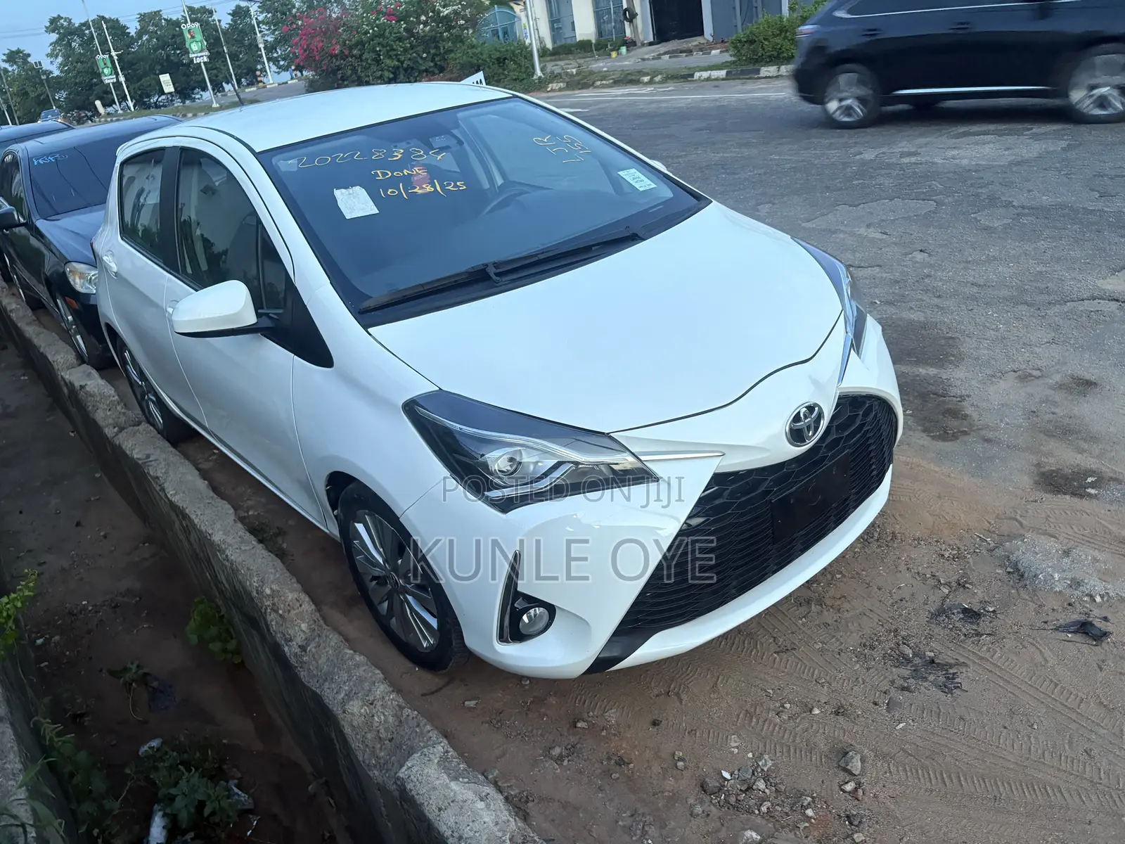 Toyota Yaris L Hatchback 5dr 2017 White