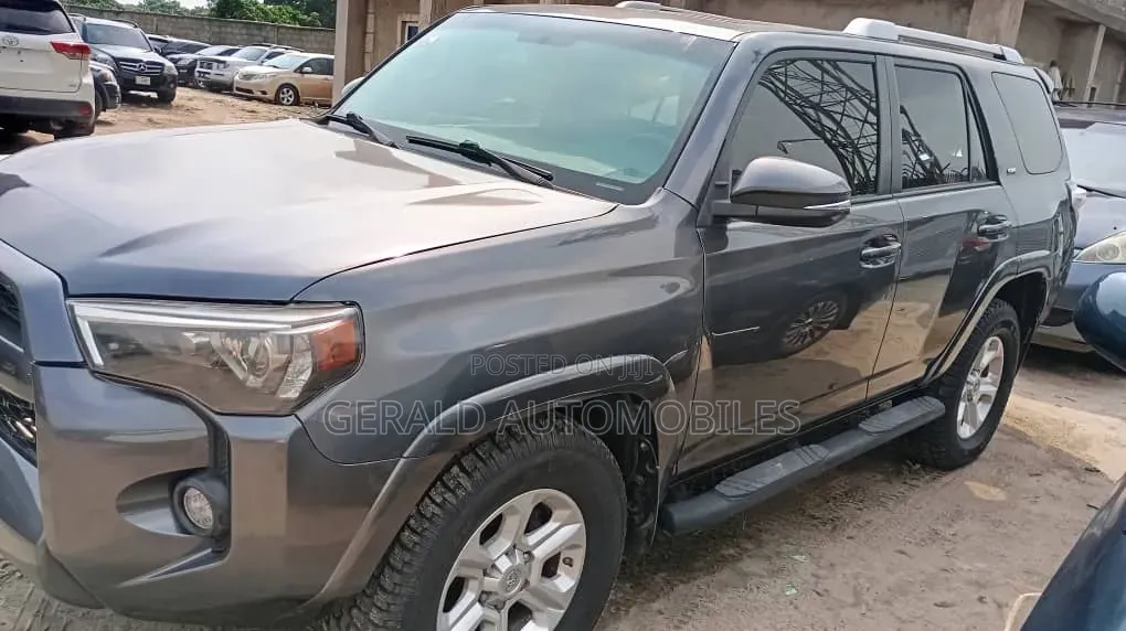 Toyota 4-Runner SR5 4dr SUV 4WD (4.0L 6cyl 5A) 2015 Gray