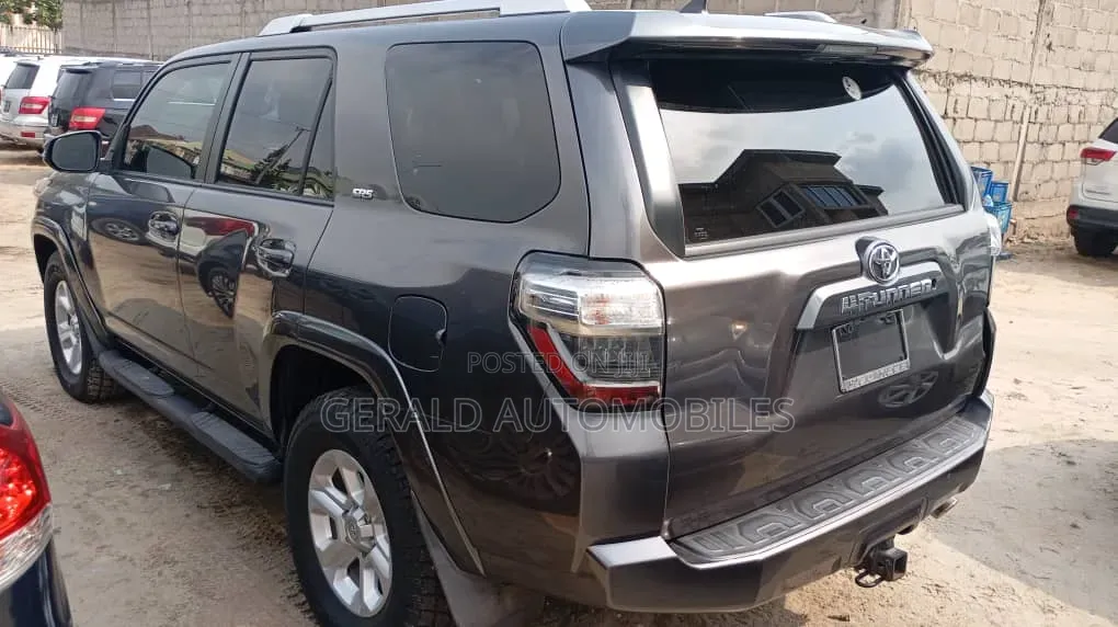 Toyota 4-Runner SR5 4dr SUV 4WD (4.0L 6cyl 5A) 2015 Gray