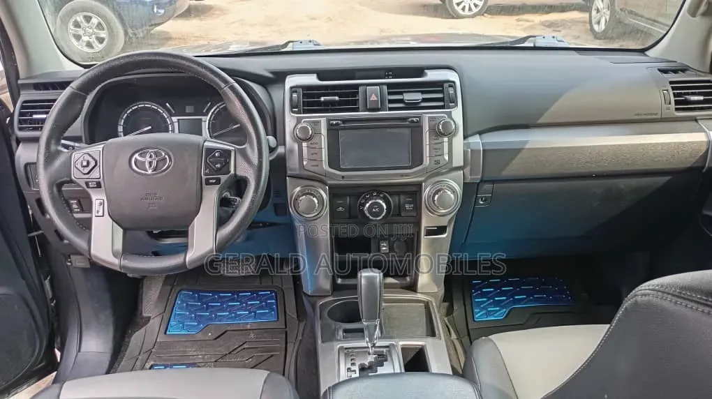 Toyota 4-Runner SR5 4dr SUV 4WD (4.0L 6cyl 5A) 2015 Gray
