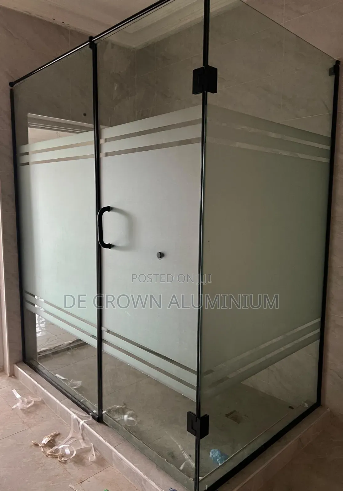  Luxury 10mm Tempered Half Frosted Glass Shower Cubicle 