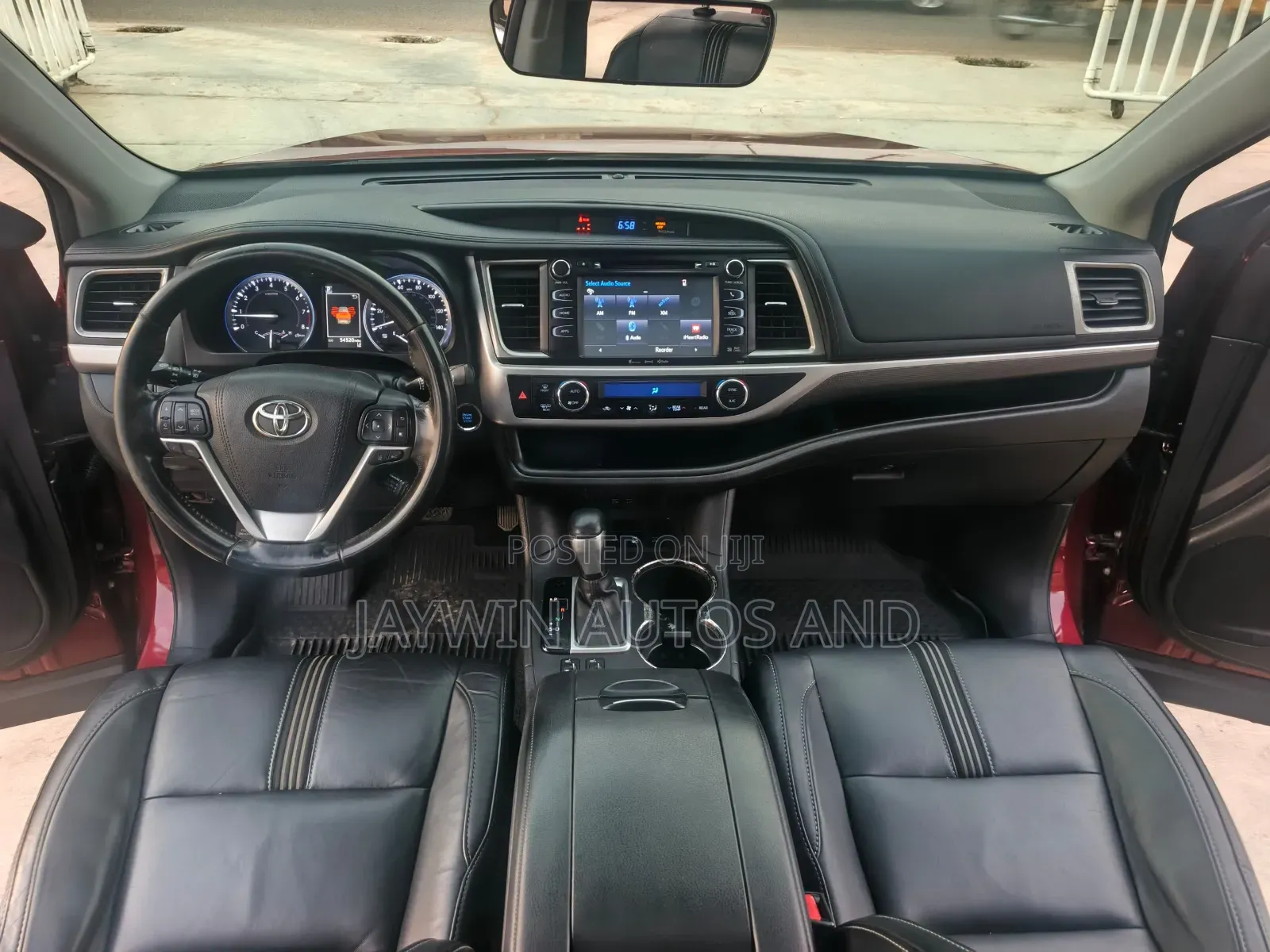 Toyota Highlander SE 4x4 V6 (3.5L 6cyl 8A) 2017 Burgundy