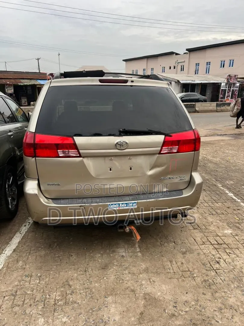 Toyota Sienna XLE Limited AWD 2005 Gold