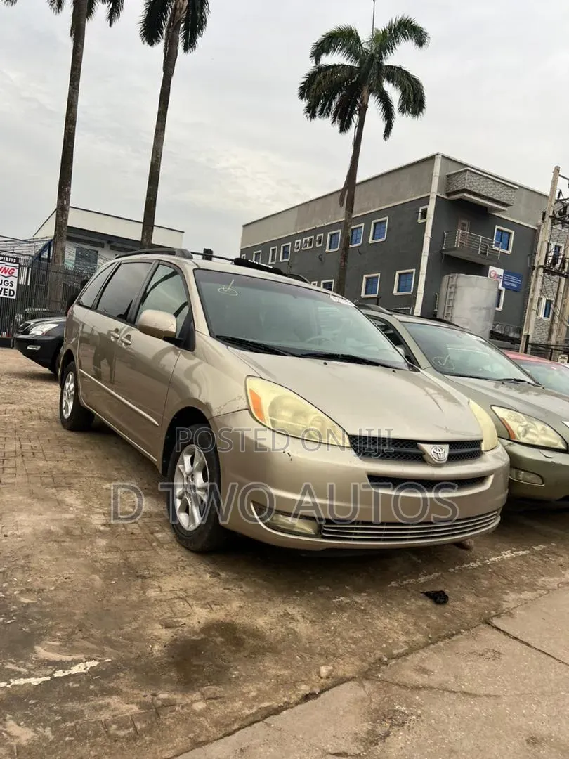 Toyota Sienna XLE Limited AWD 2005 Gold