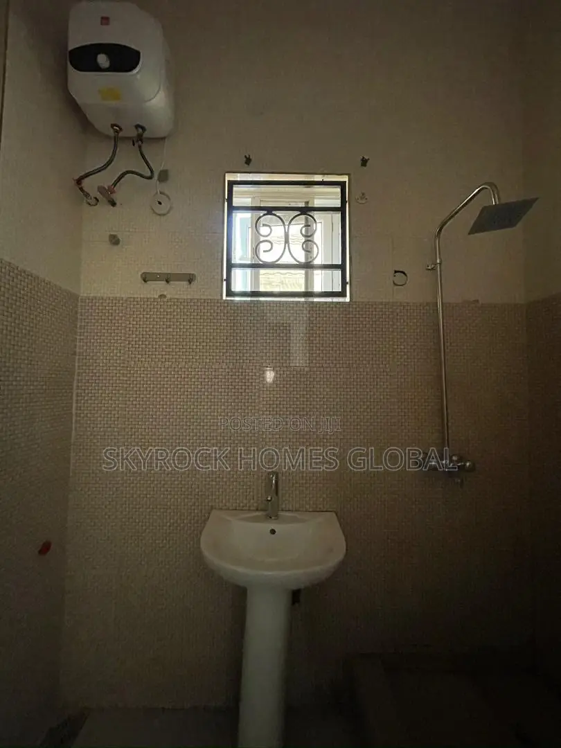 3bdrm Apartment in Agungi for rent