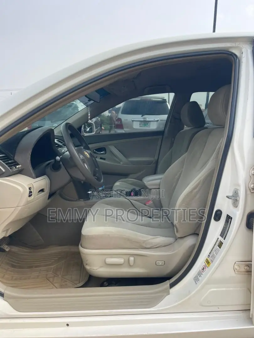 Toyota Camry LE 4dr Sedan (2.4L 4cyl 5A) 2009 White