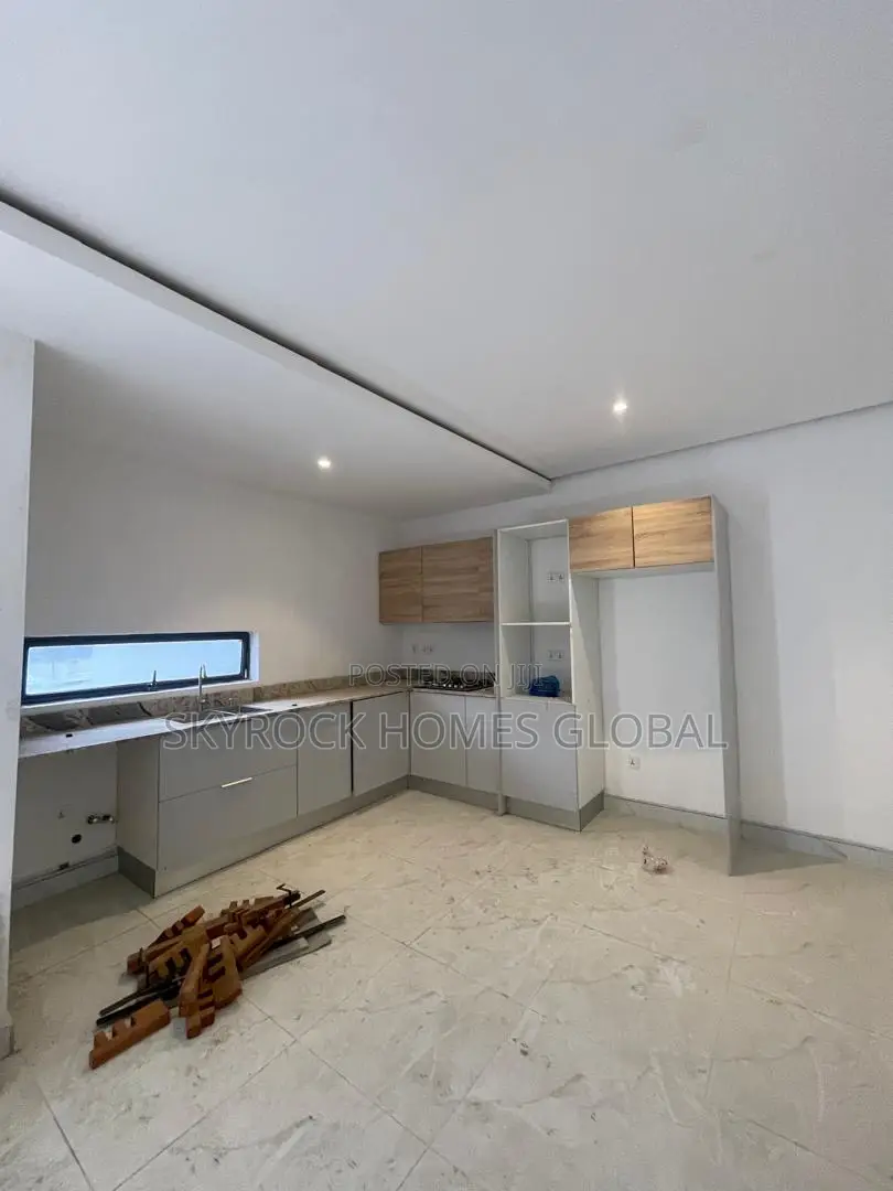 2bdrm Maisonette in Ikate for sale
